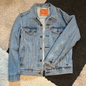 Levi’s Classic Light Wash Denim Trucker Jacket Size Small